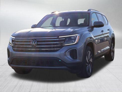 Used 2024 Volkswagen Atlas SE image 3
