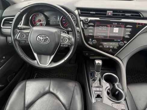 Used 2018 Toyota Camry XSE FWD image 3