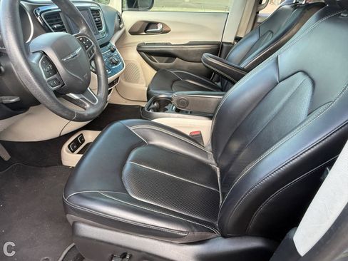 Used 2020 Chrysler Voyager Lxi FWD image 14