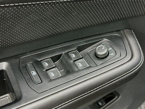 Used 2025 Volkswagen Atlas Cross Sport SE image 15