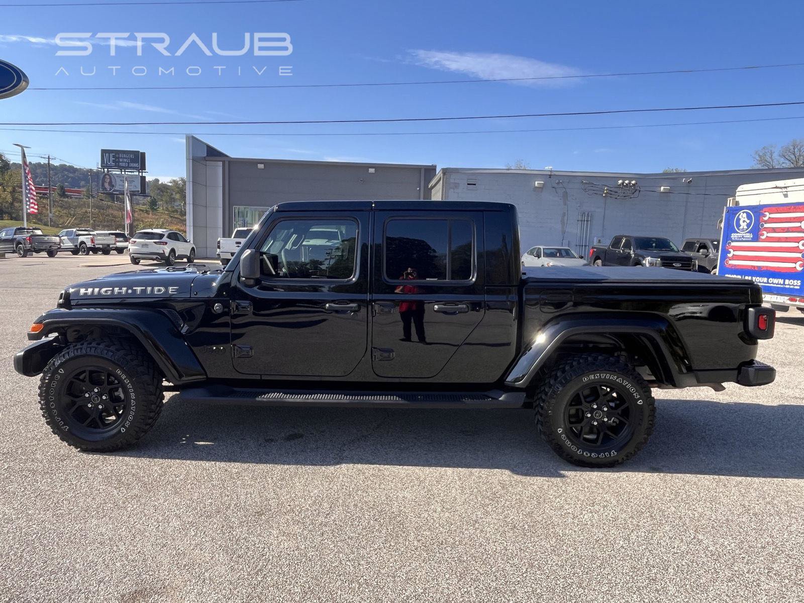 Used 2025 Jeep Gladiator Sport AWD/4WD image 4