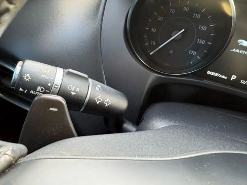 Used 2020 Jaguar F-PACE Premium image 27