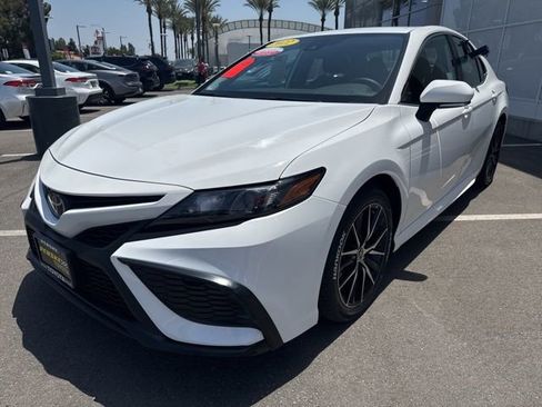 Certified 2022 Toyota Camry SE FWD image 18