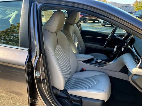 Used 2023 Toyota Camry SE image 8