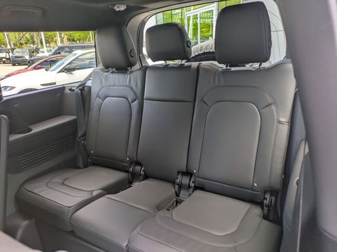 New 2026 Land Rover Defender 130 X-Dynamic SE AWD/4WD image 30