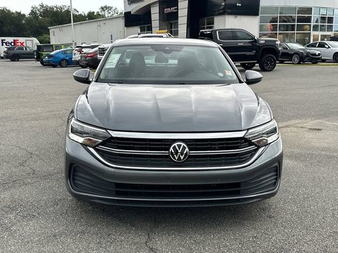 Used 2024 Volkswagen Jetta SE FWD image 2