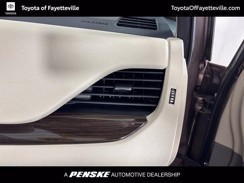 Used 2020 Toyota Sienna XLE w/ XLE Navigation Package FWD image 16