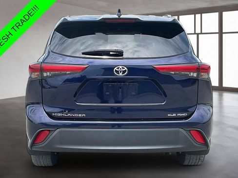 Used 2021 Toyota Highlander XLE AWD/4WD image 5