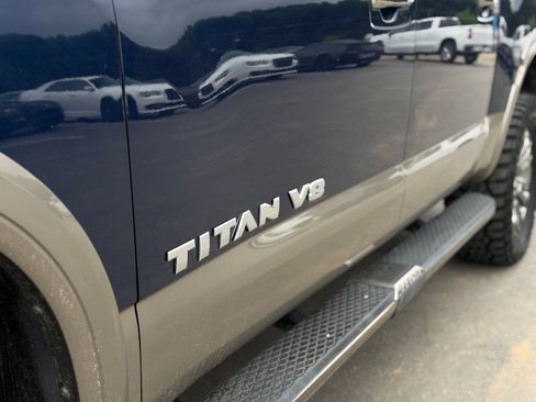 Used 2018 Nissan Titan SV AWD/4WD image 15