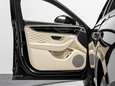 Used 2021 Bentley Flying Spur W12 image 57