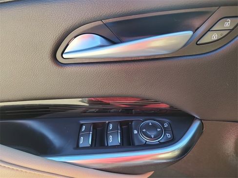 Used 2024 Cadillac XT4 Luxury w/ Cold Weather Package image 23