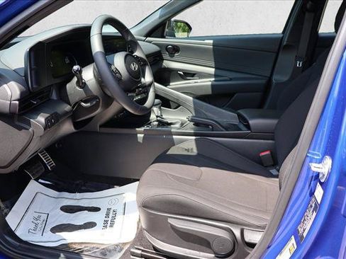 Used 2025 Hyundai Elantra Sport FWD image 11