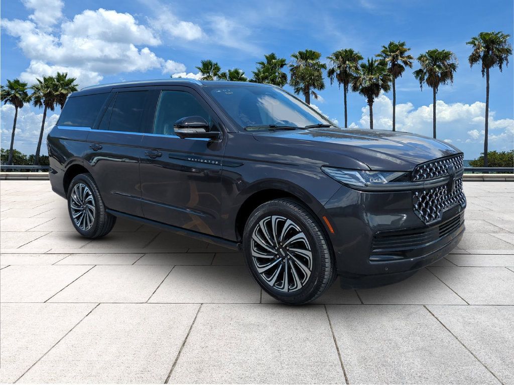 Used 2025 Lincoln Navigator Black Label AWD/4WD image 2