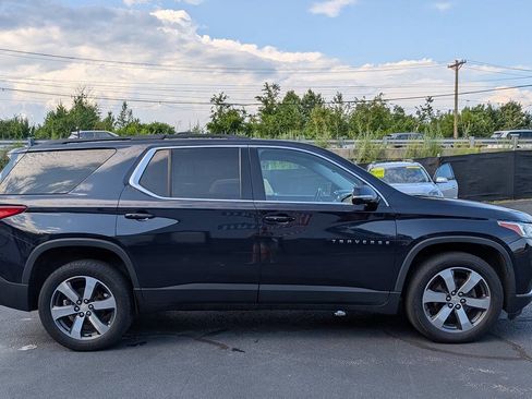 Used 2020 Chevrolet Traverse LT w/ LT Premium Package AWD/4WD image 2