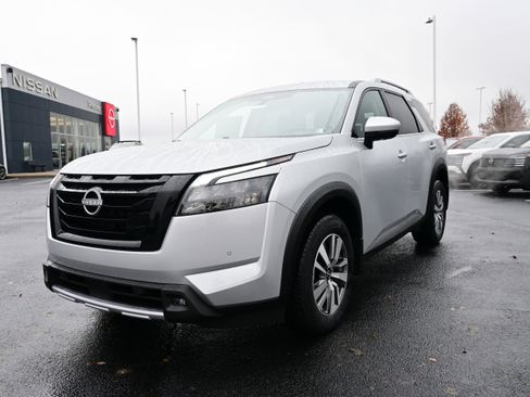 New 2025 Nissan Pathfinder SL image 4
