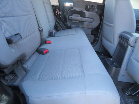 Used 2009 Jeep Wrangler Unlimited Rubicon w/ Dual Top Group image 29