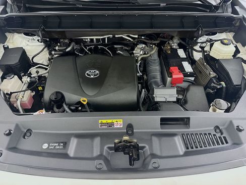 Used 2021 Toyota Highlander L image 30