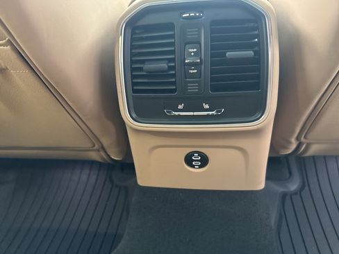 Used 2025 Porsche Macan image 32