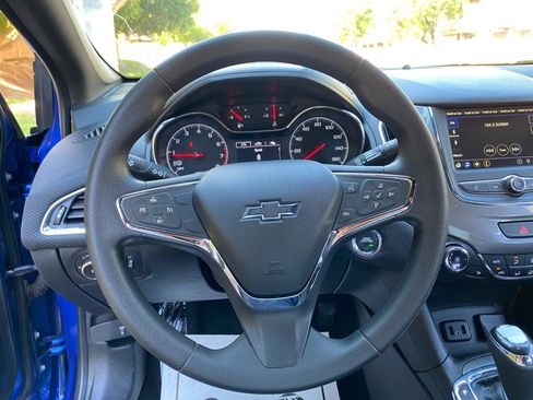 Used 2019 Chevrolet Cruze LT w/ Convenience Package FWD image 57