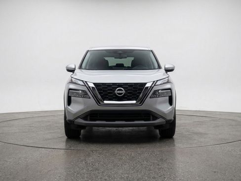 Used 2025 Nissan Rogue SV AWD/4WD image 2
