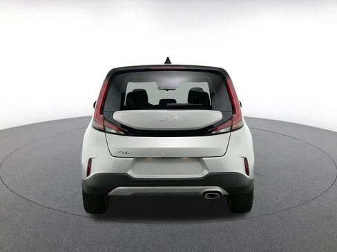 Used 2025 Kia Soul LX w/ LX Technology Package FWD image 8