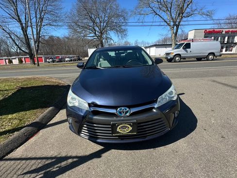 Used 2015 Toyota Camry LE image 2