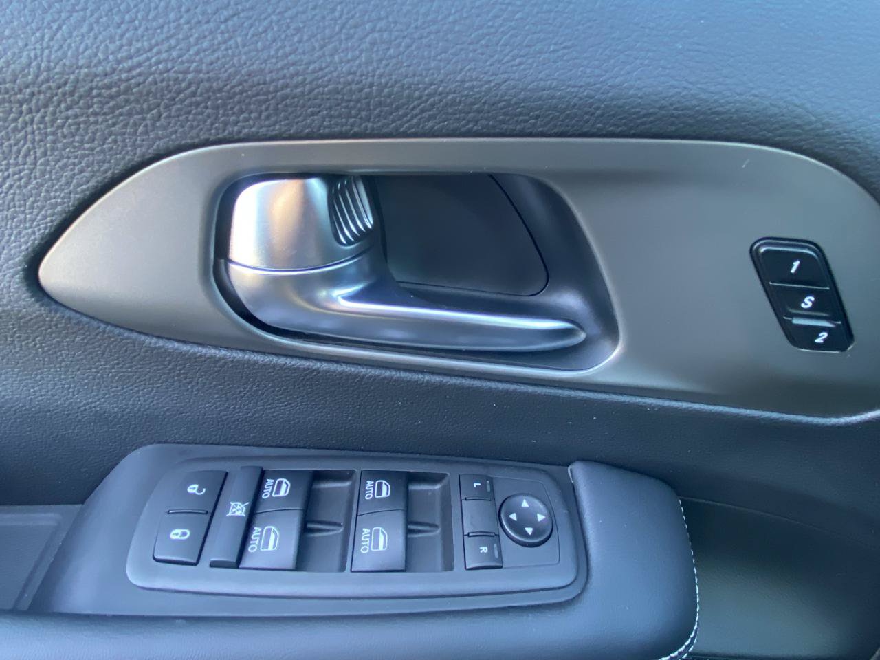 Used 2025 Chrysler Pacifica Select AWD/4WD image 20