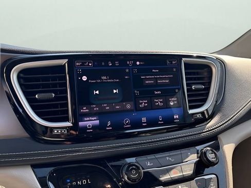 Used 2022 Chrysler Pacifica Touring-L FWD image 22