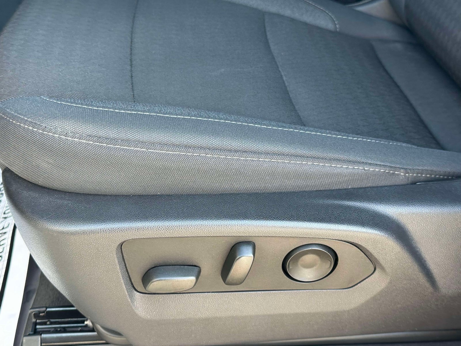 Used 2024 Chevrolet Silverado 1500 LT AWD/4WD image 20