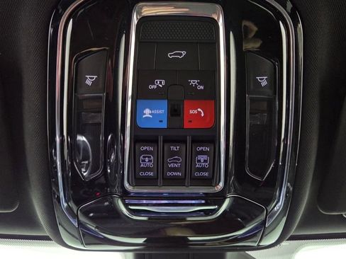 Used 2023 Jeep Grand Cherokee Overland w/ Luxury Tech Group IV image 31