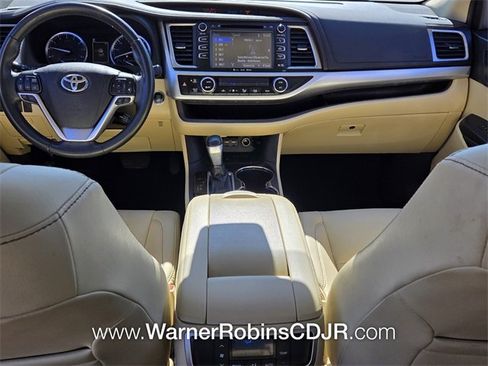 Used 2019 Toyota Highlander XLE image 8