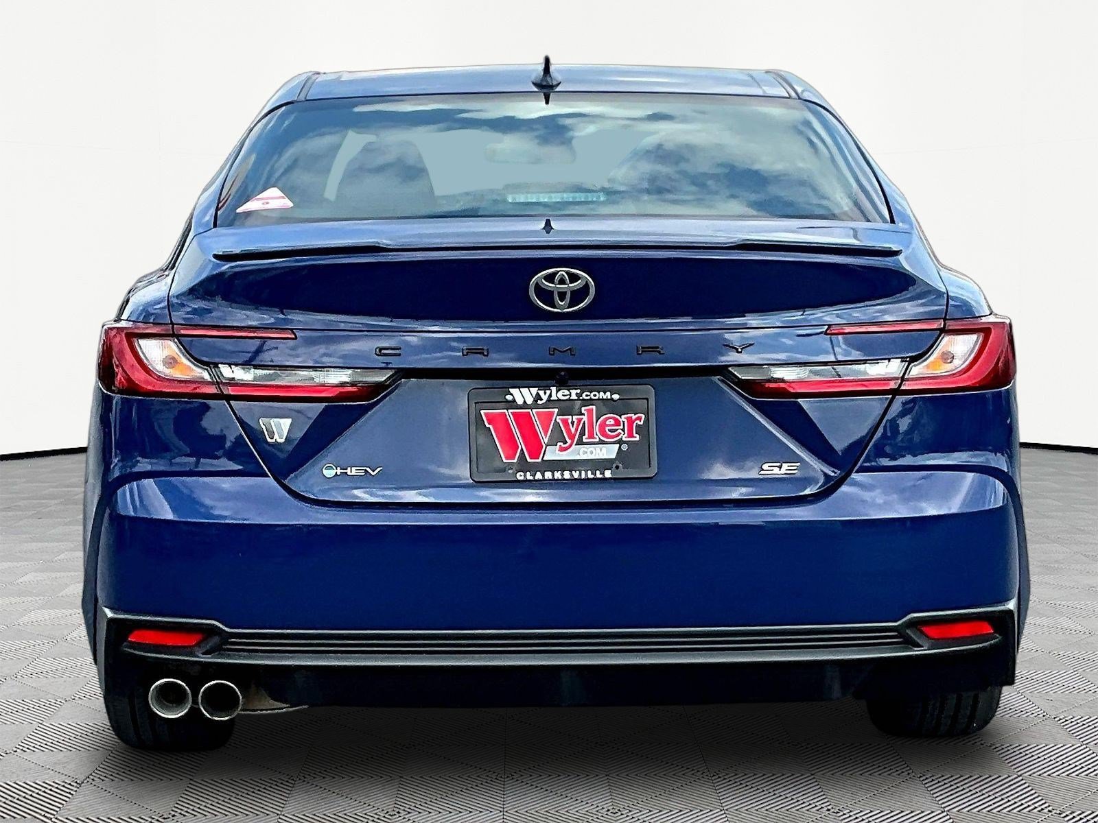 Used 2025 Toyota Camry SE FWD image 5