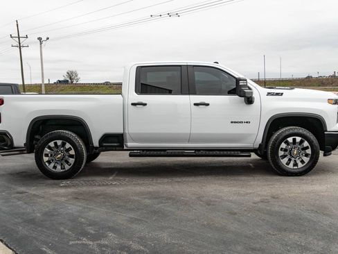 Used 2024 Chevrolet Silverado 2500 Custom w/ Custom Convenience Package image 4