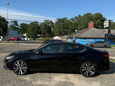 Used 2021 Nissan Altima 2.5 SR FWD image 2