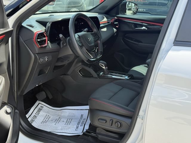 Used 2025 Chevrolet TrailBlazer RS w/ Convenience Package FWD image 14
