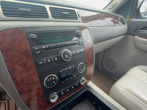 Used 2007 Chevrolet Suburban LTZ w/ LTZ Preferred Equipment Group image 14