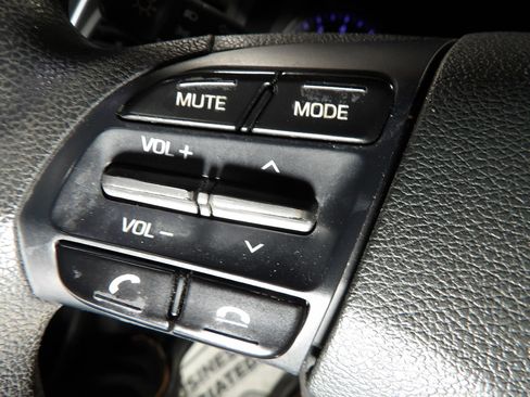 Used 2020 Hyundai Elantra SE w/ Cargo Package (C1) FWD image 17