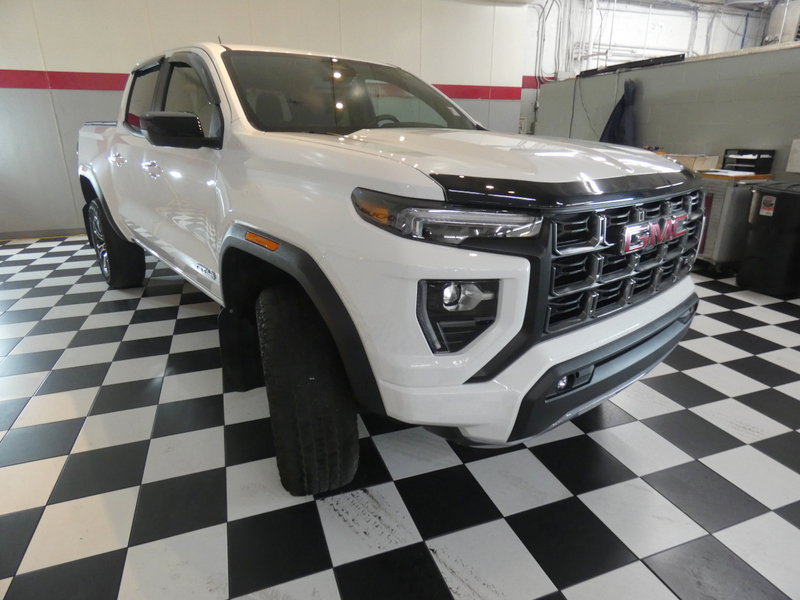 Used 2023 GMC Canyon AT4 w/ AT4 Premium Package AWD/4WD image 3