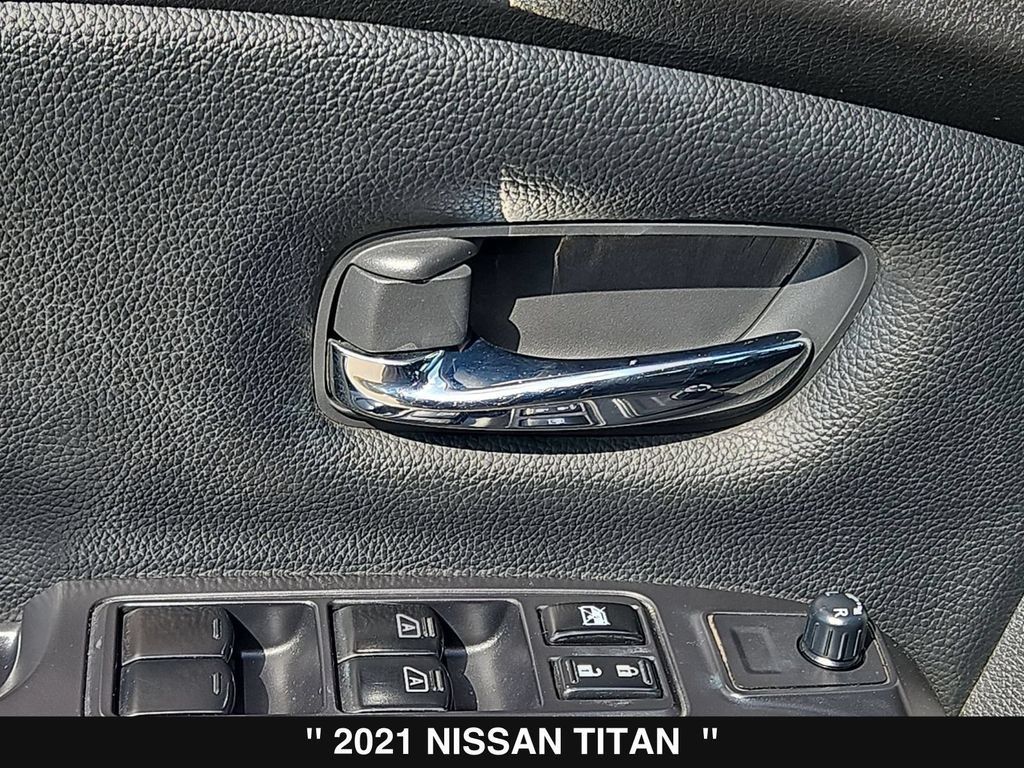 Used 2021 Nissan Titan SV RWD image 8