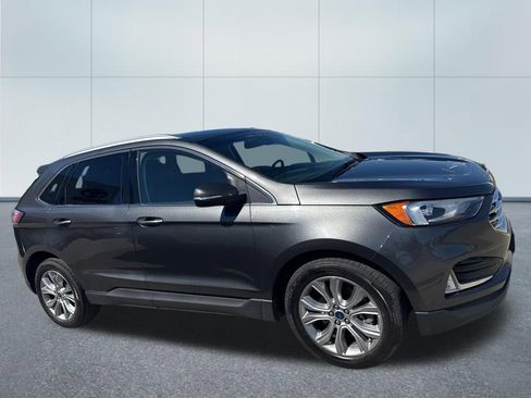 Used 2019 Ford Edge Titanium w/ Cold Weather Package AWD/4WD image 5