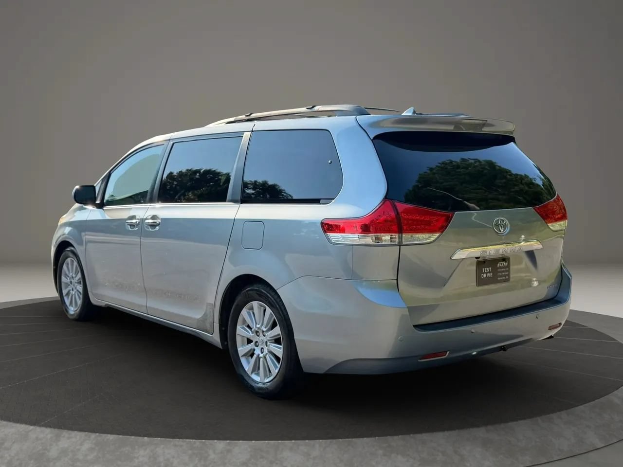 Used 2011 Toyota Sienna Limited w/ Premium Pkg FWD image 6