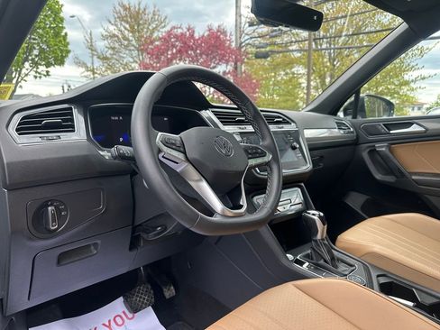 Certified 2023 Volkswagen Tiguan SE w/ Panoramic Sunroof Package AWD/4WD image 6
