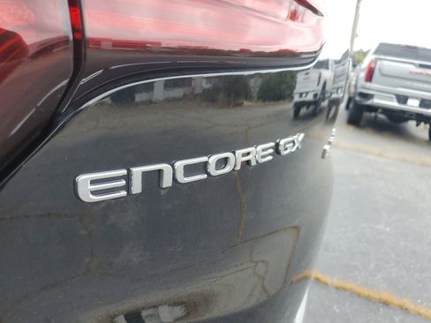 Used 2024 Buick Encore GX Sport Touring image 5