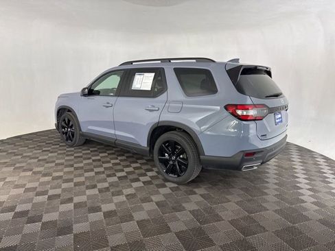 Certified 2025 Honda Pilot Black Edition image 10