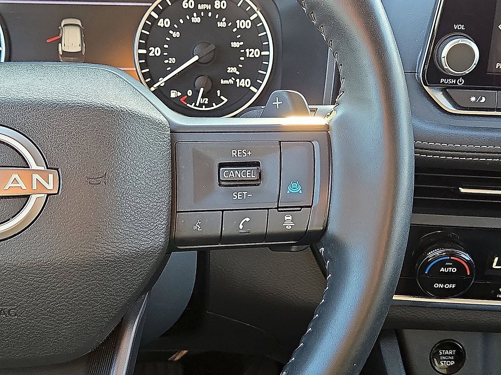 Used 2025 Nissan Rogue SV AWD/4WD image 18