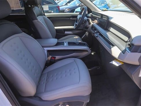 New 2026 Kia EV9 Wind image 16