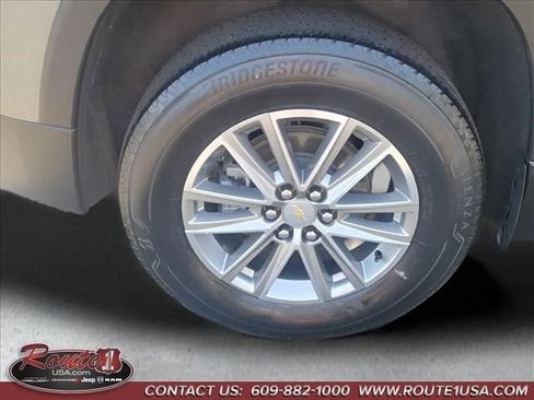 Used 2023 Chevrolet Traverse LT image 8