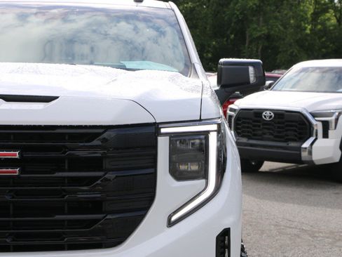 Used 2025 GMC Sierra 1500 Elevation w/ Elevation Premium Package AWD/4WD image 13