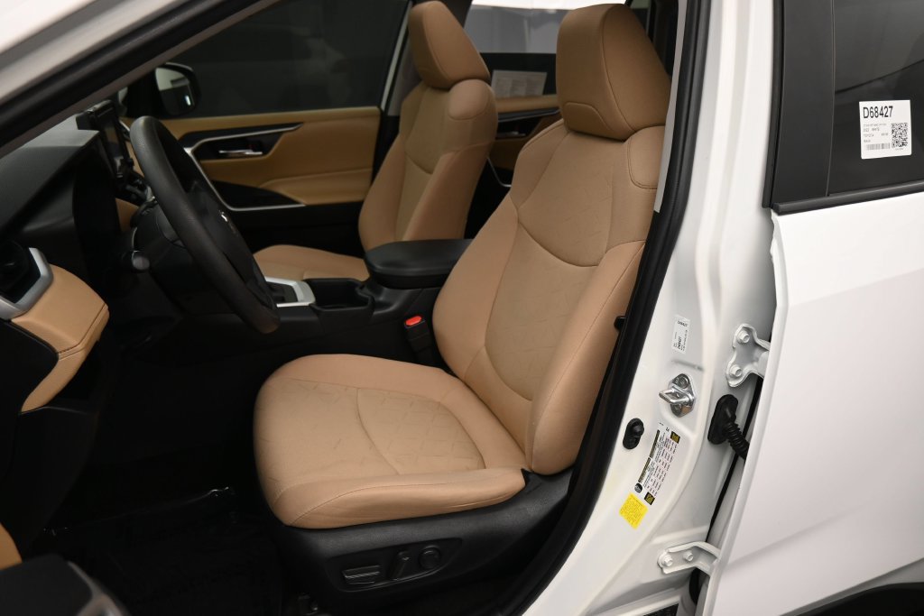 Used 2022 Toyota RAV4 XLE w/ Convenience Package FWD image 15