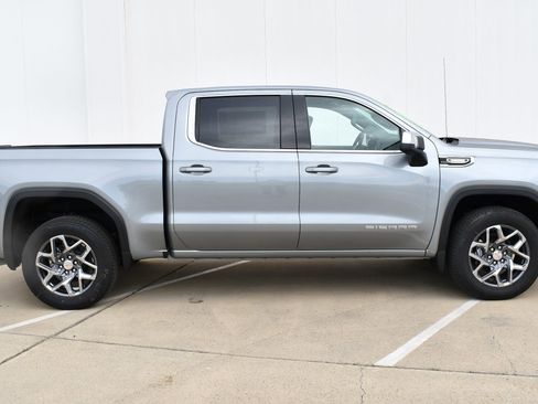 New 2026 GMC Sierra 1500 SLE w/ Preferred Package RWD image 4